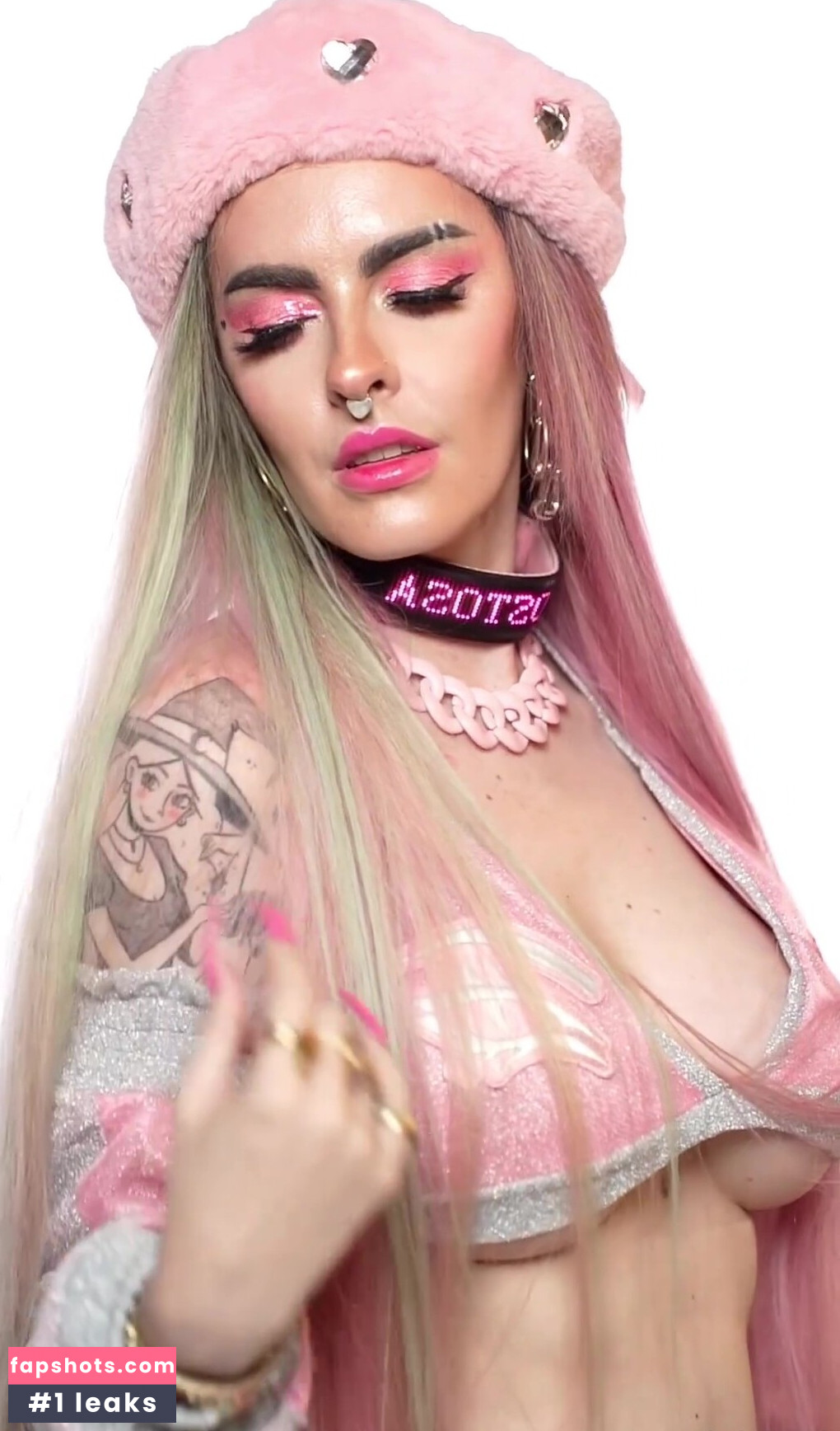 Karen Bachini gallery photo #27