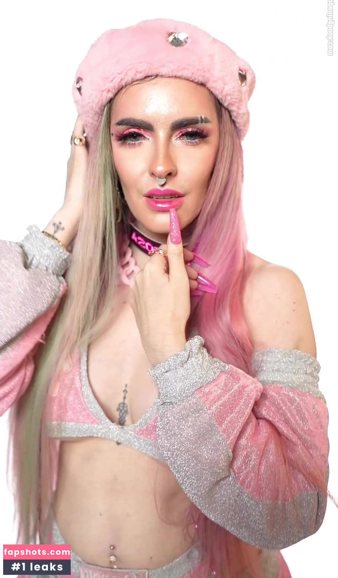 Karen Bachini gallery photo #28