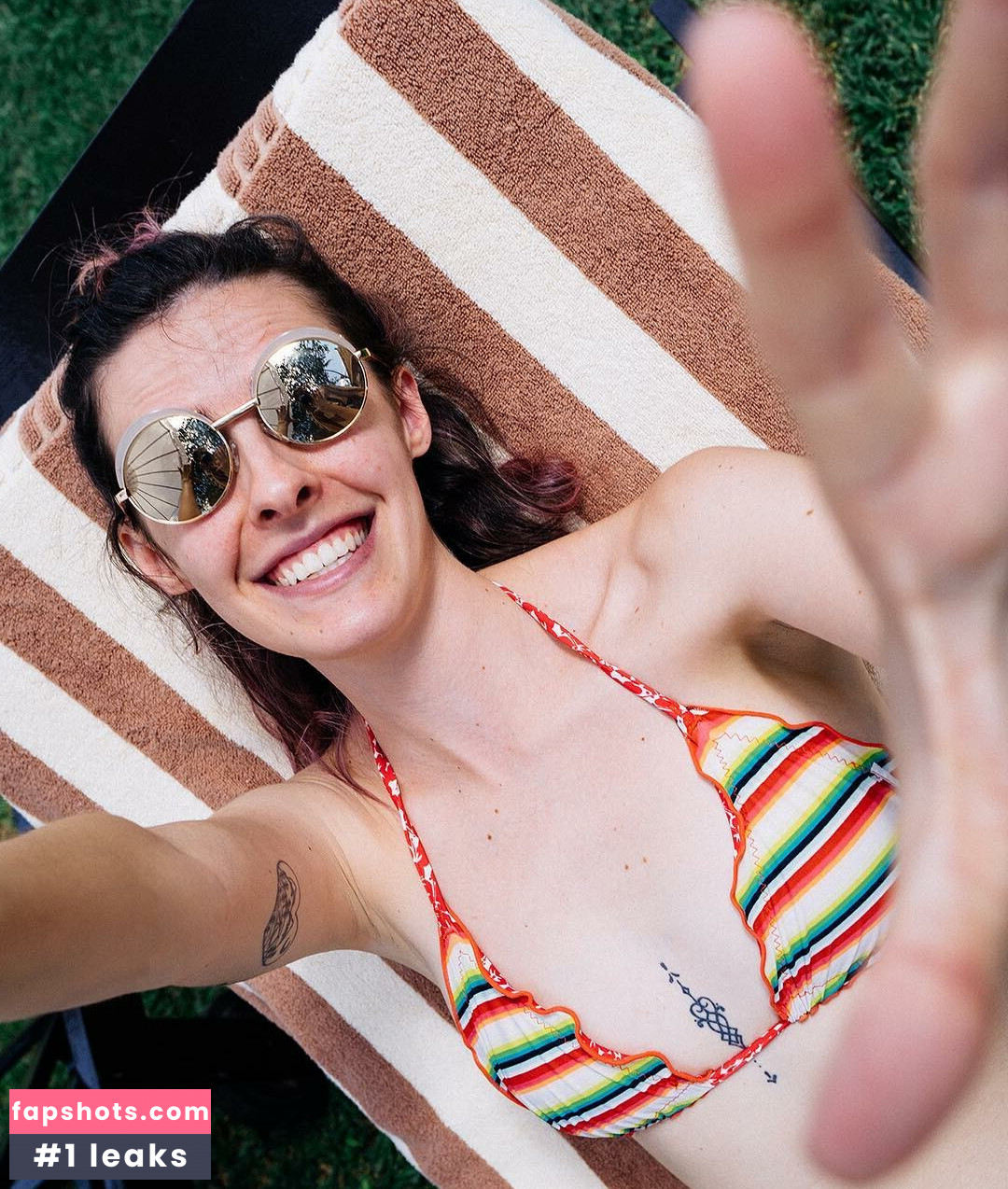 Karen Bachini gallery photo #30