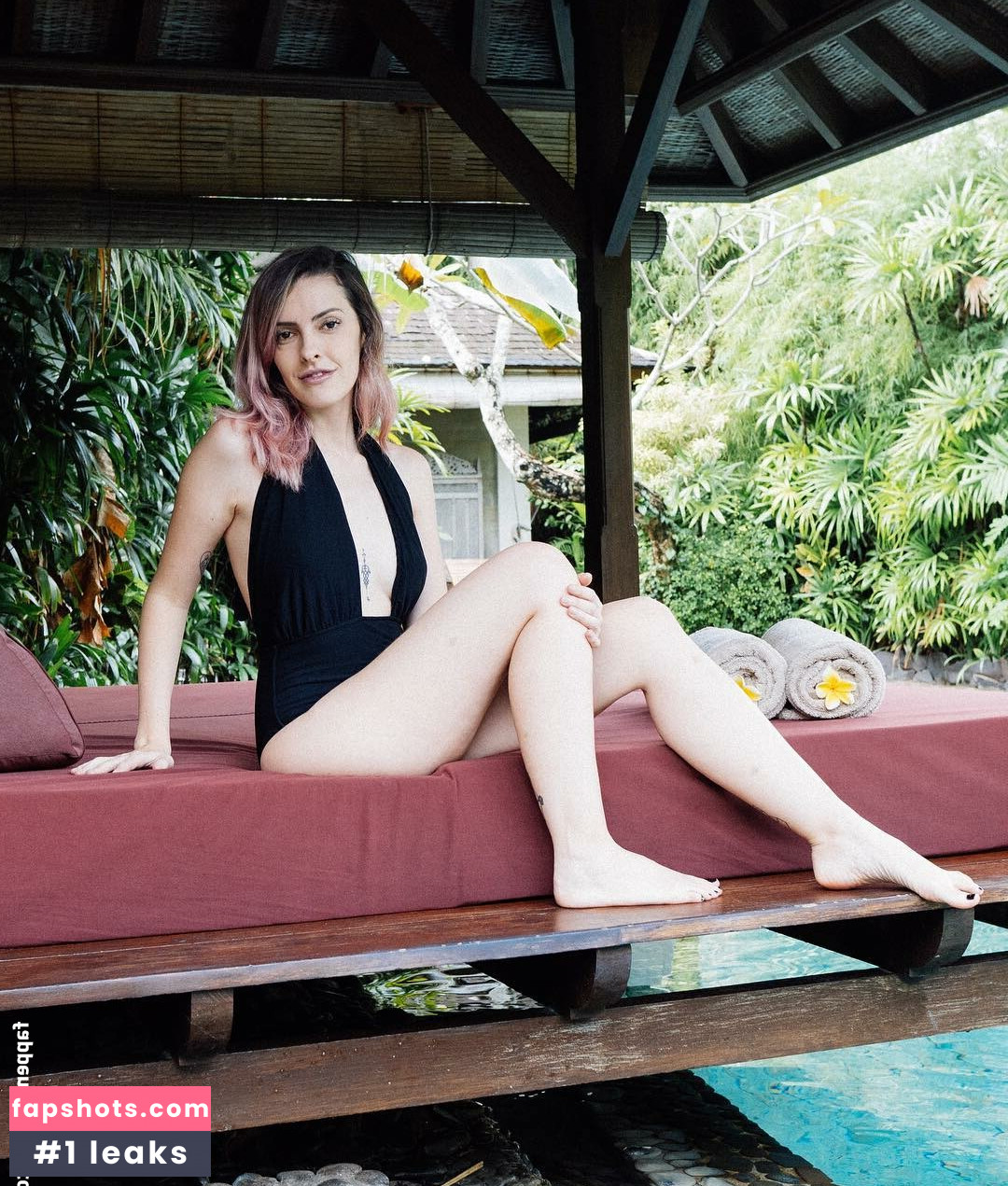 Karen Bachini gallery photo #37