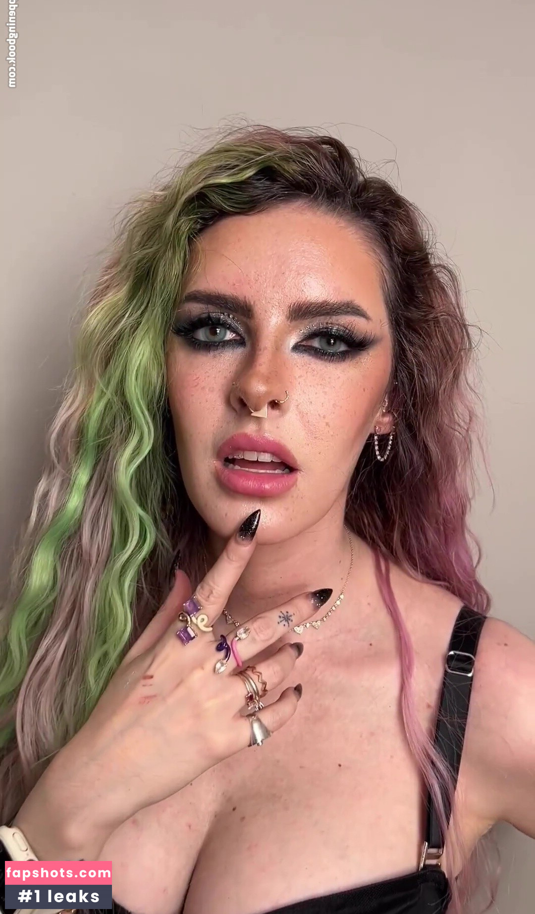 Karen Bachini gallery photo #40