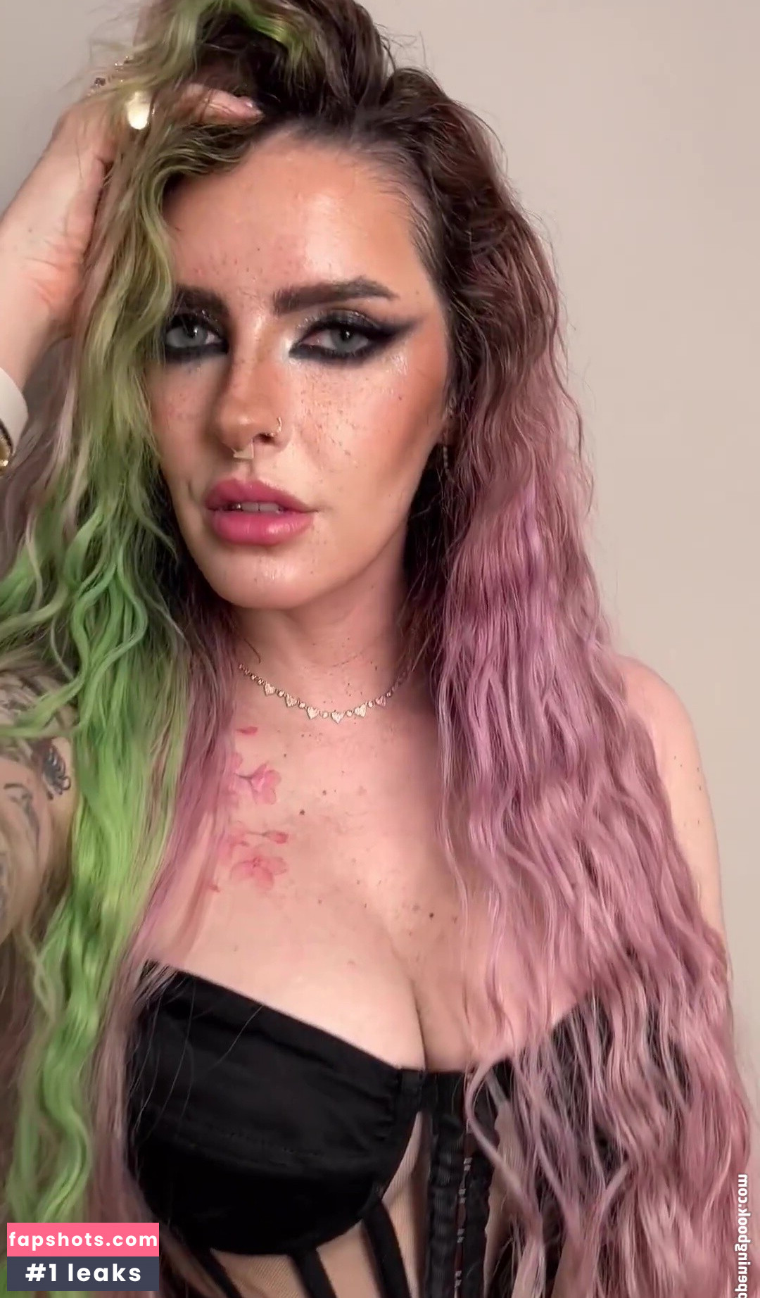 Karen Bachini gallery photo #44