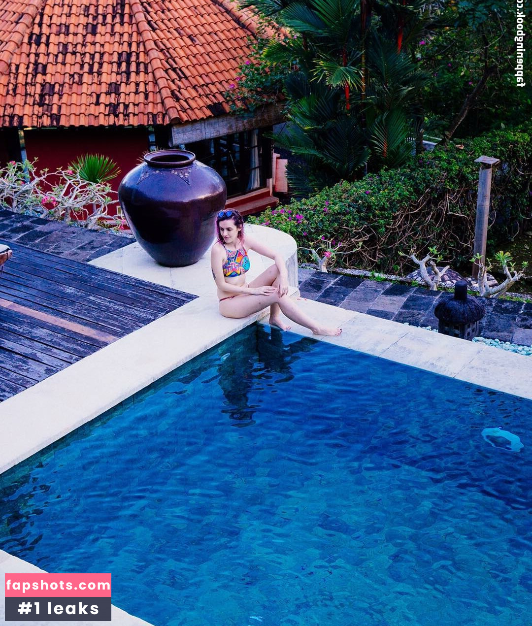 Karen Bachini gallery photo #46