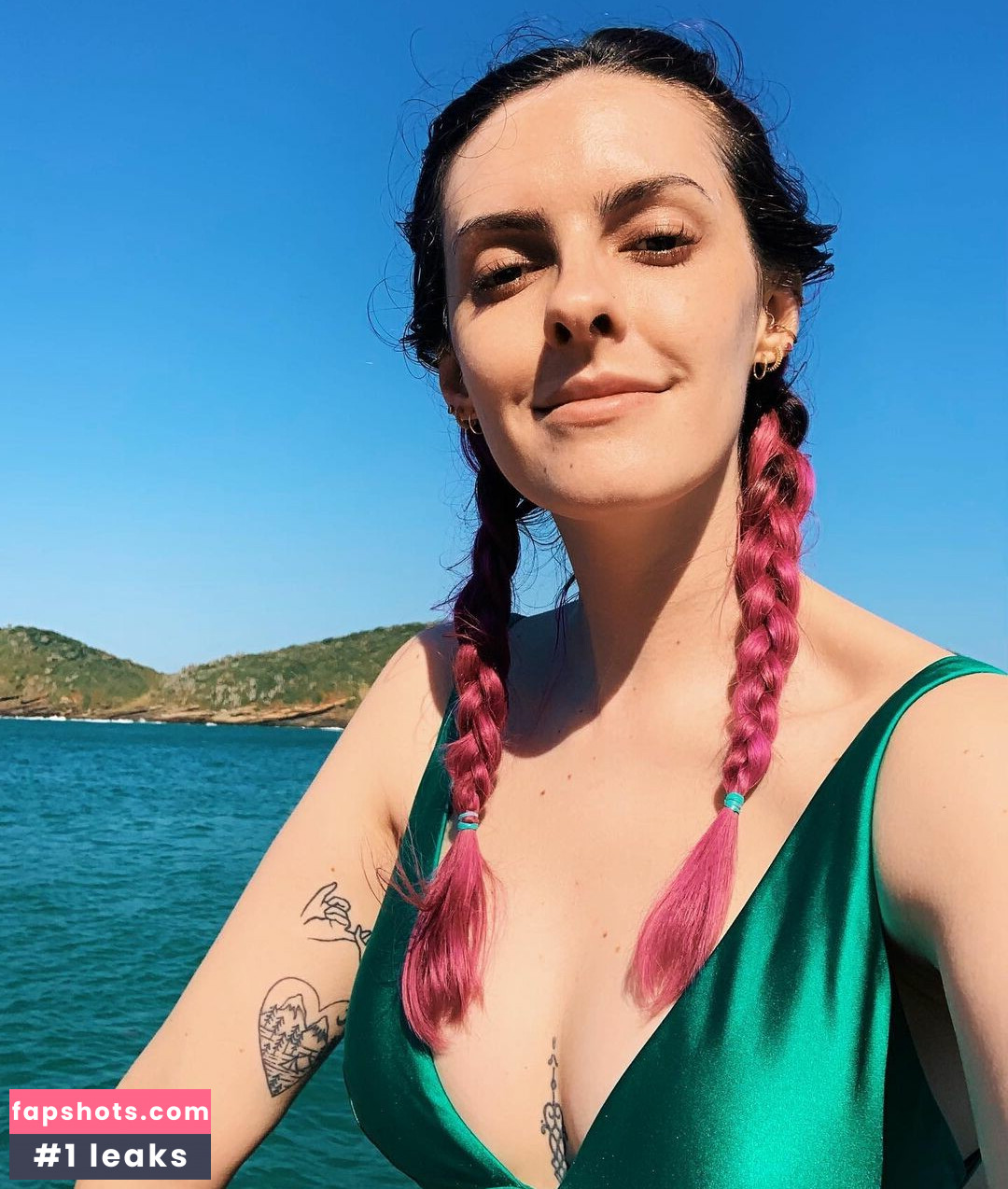 Karen Bachini gallery photo #51