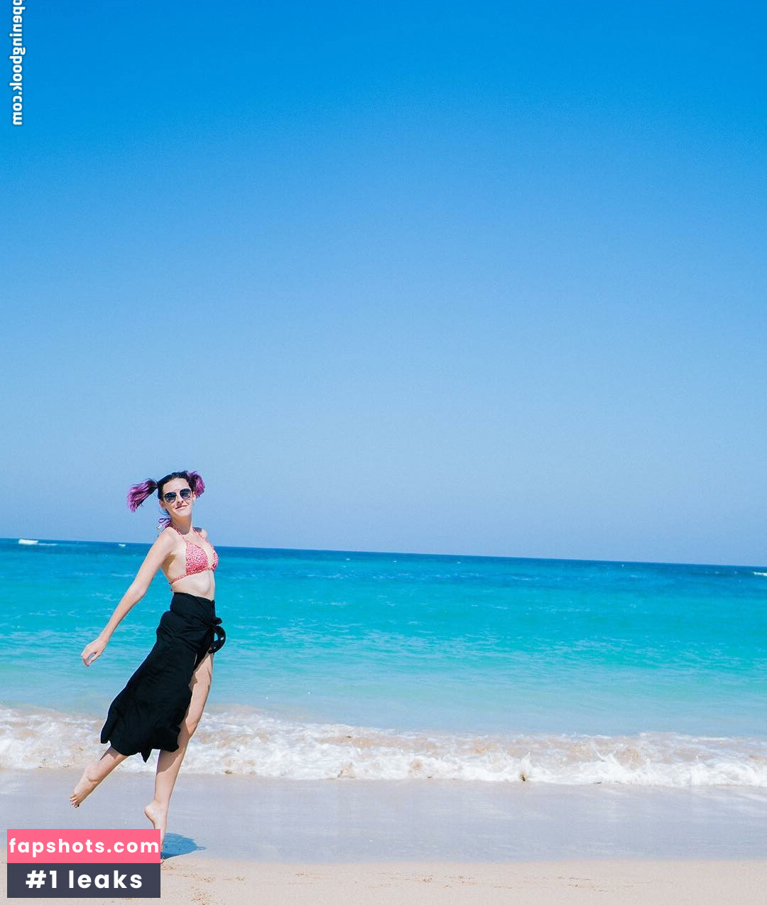 Karen Bachini gallery photo #9