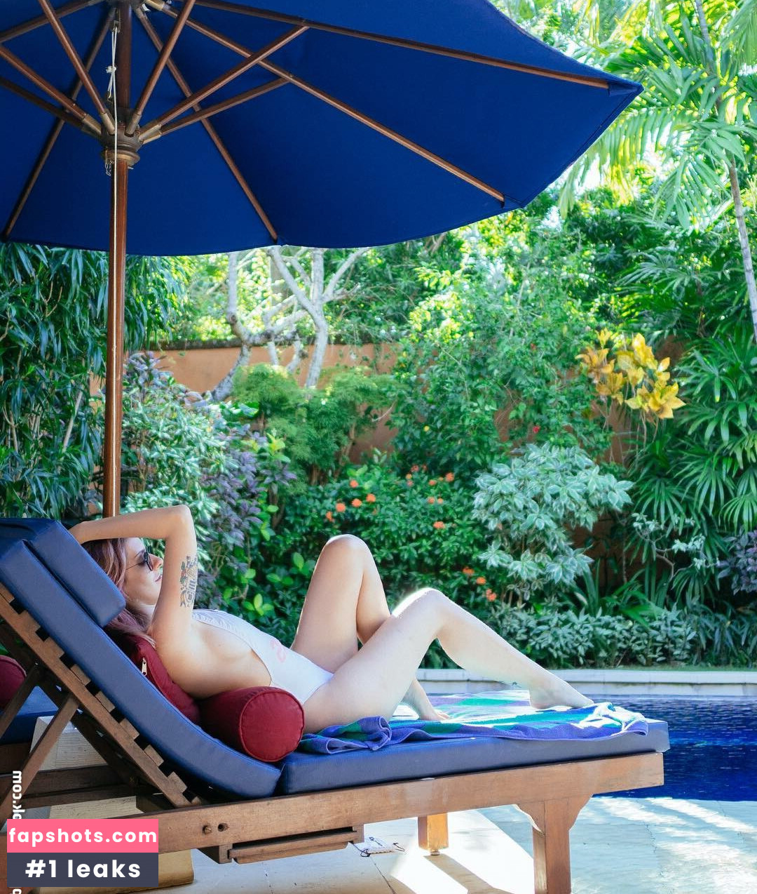 Karen Bachini gallery photo #10