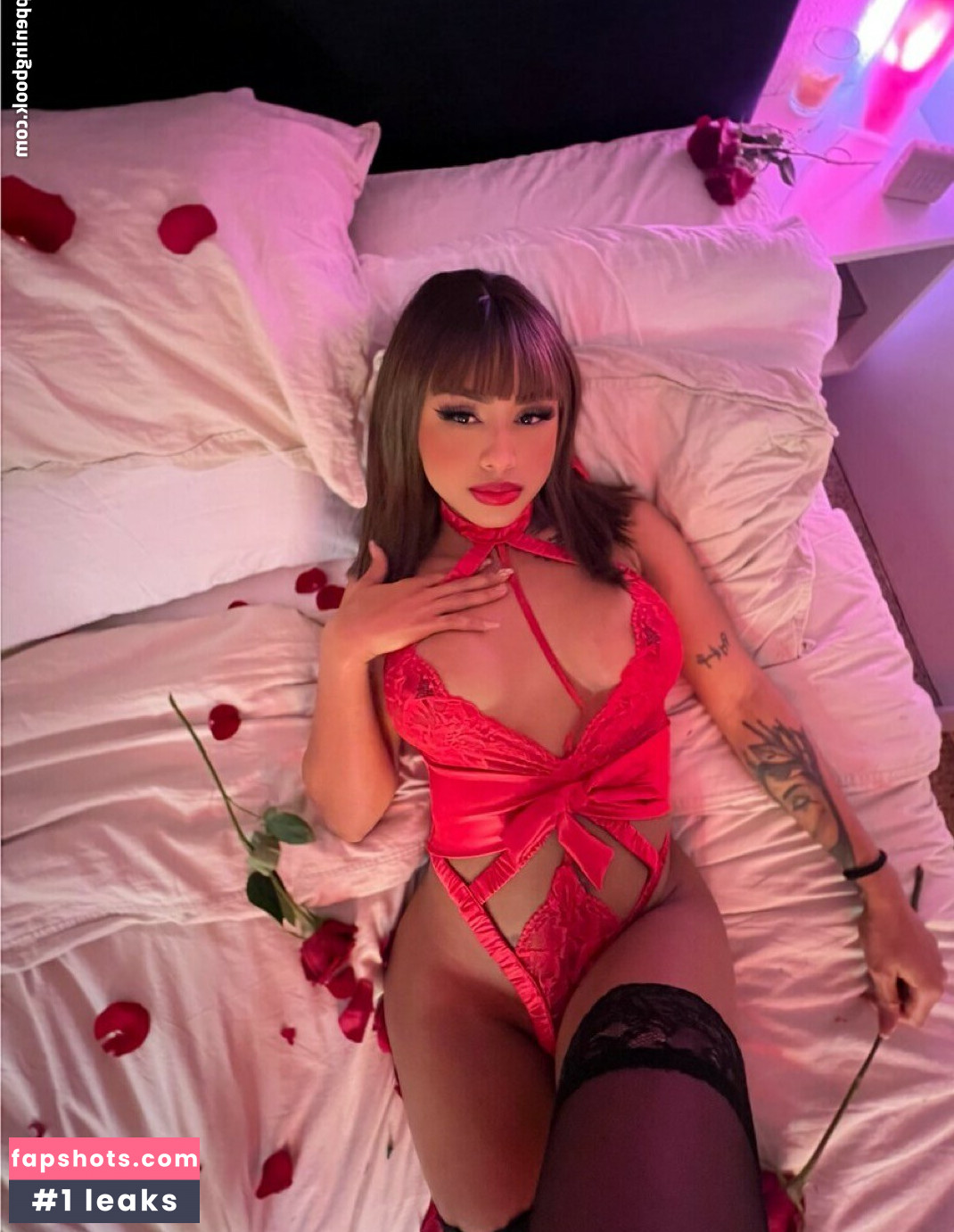 Karen Dayana nude babe gallery