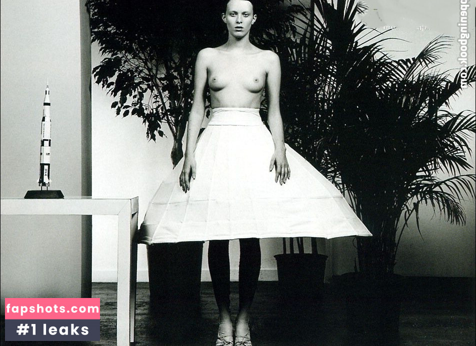 Karen Elson gallery photo #11