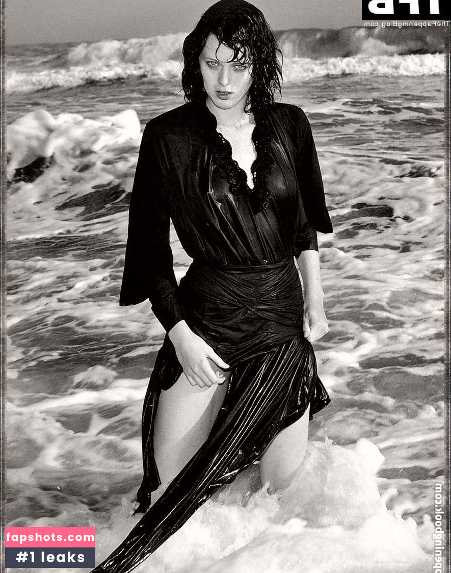 Karen Elson gallery photo #38