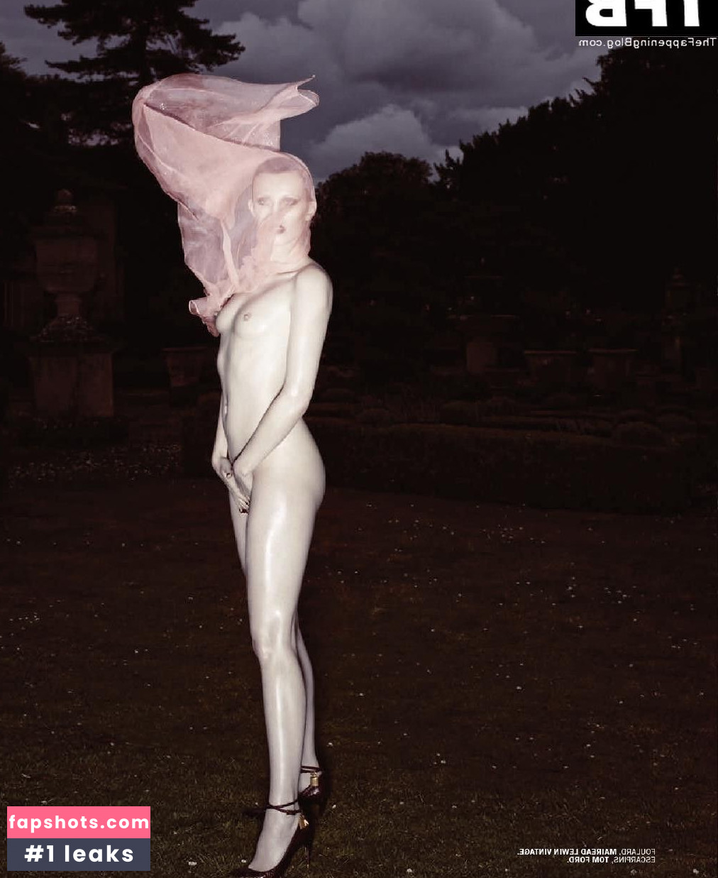 Karen Elson nude babe gallery