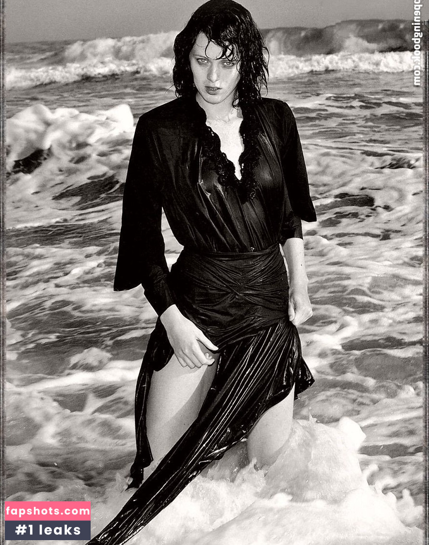 Karen Elson gallery photo #8