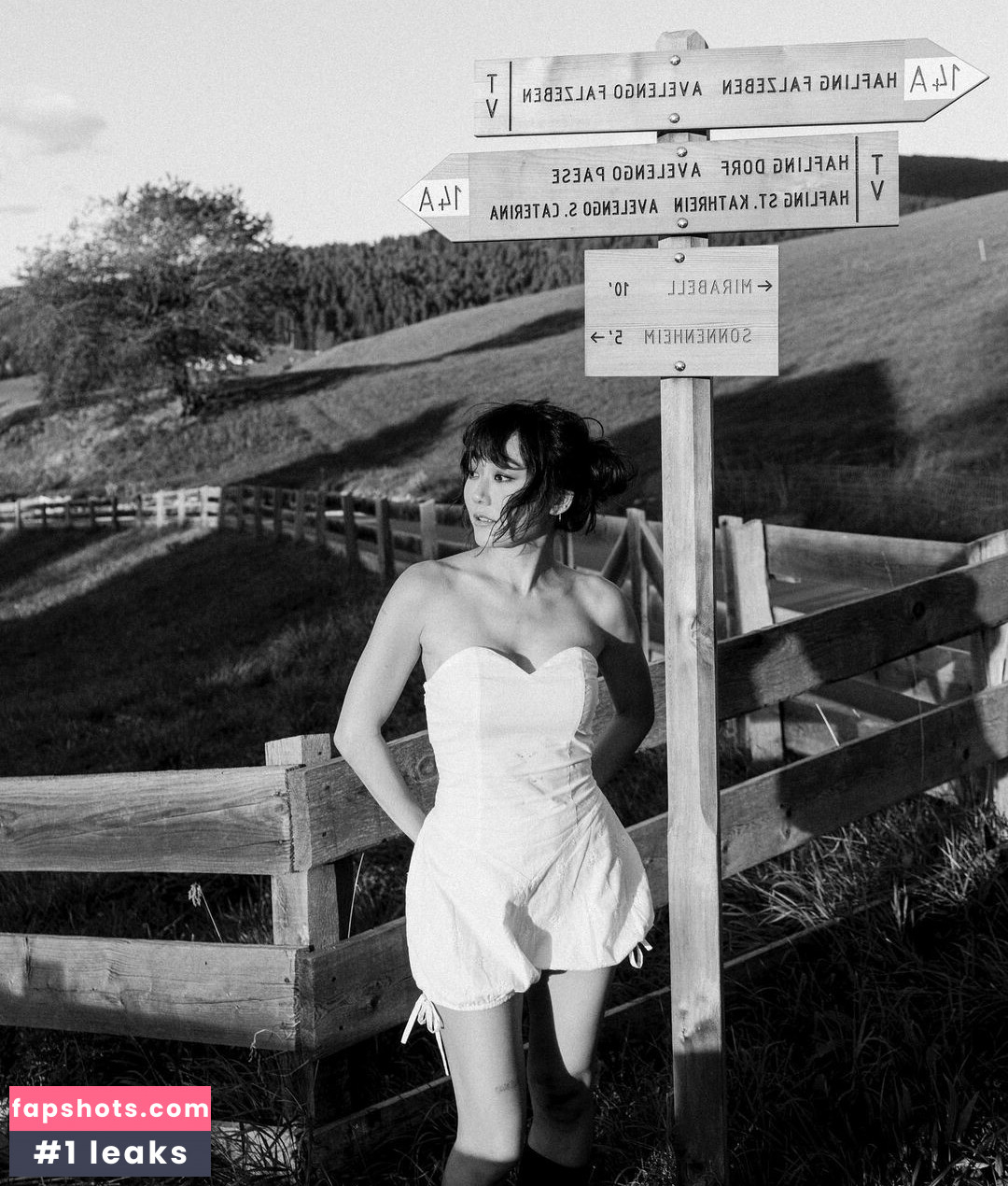 Karen Fukuhara gallery photo #111