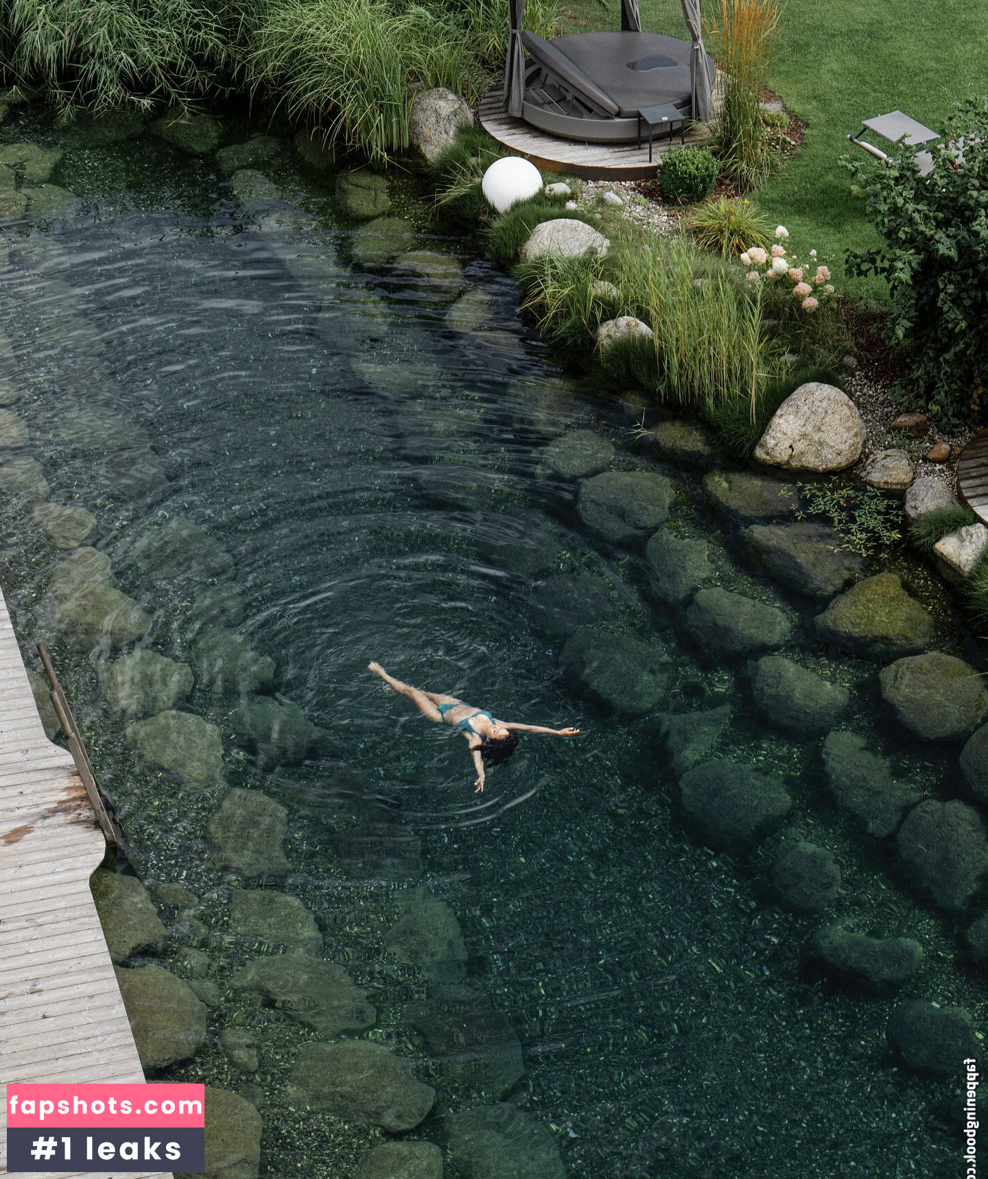 Karen Fukuhara gallery photo #112