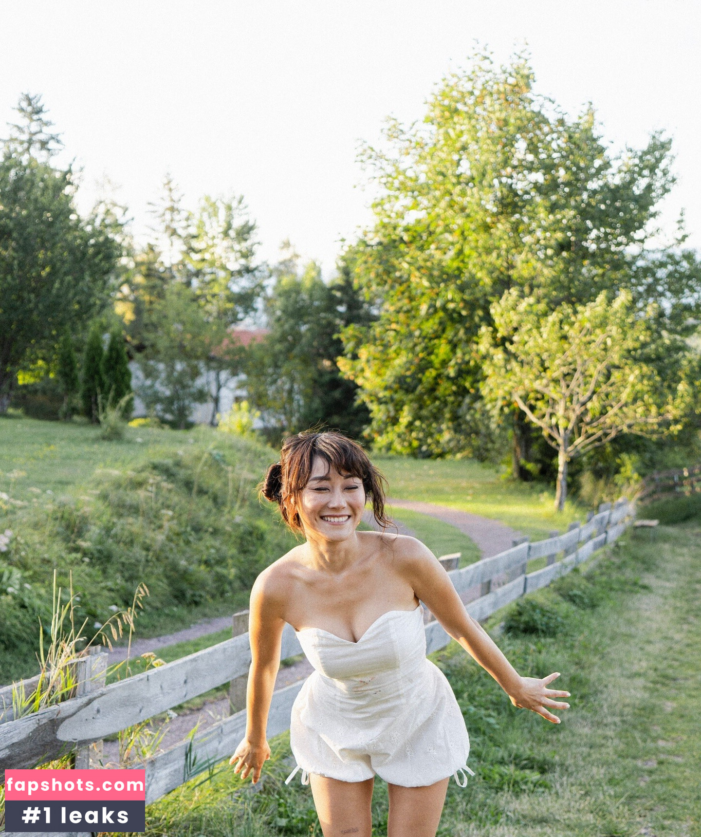 Karen Fukuhara gallery photo #113