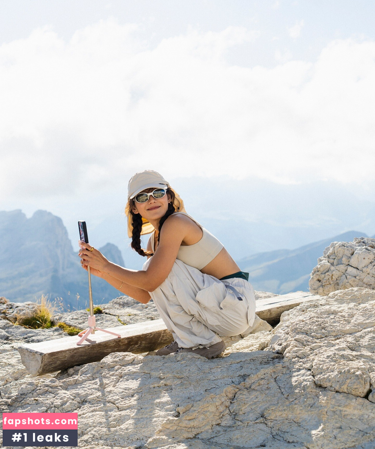 Karen Fukuhara gallery photo #114
