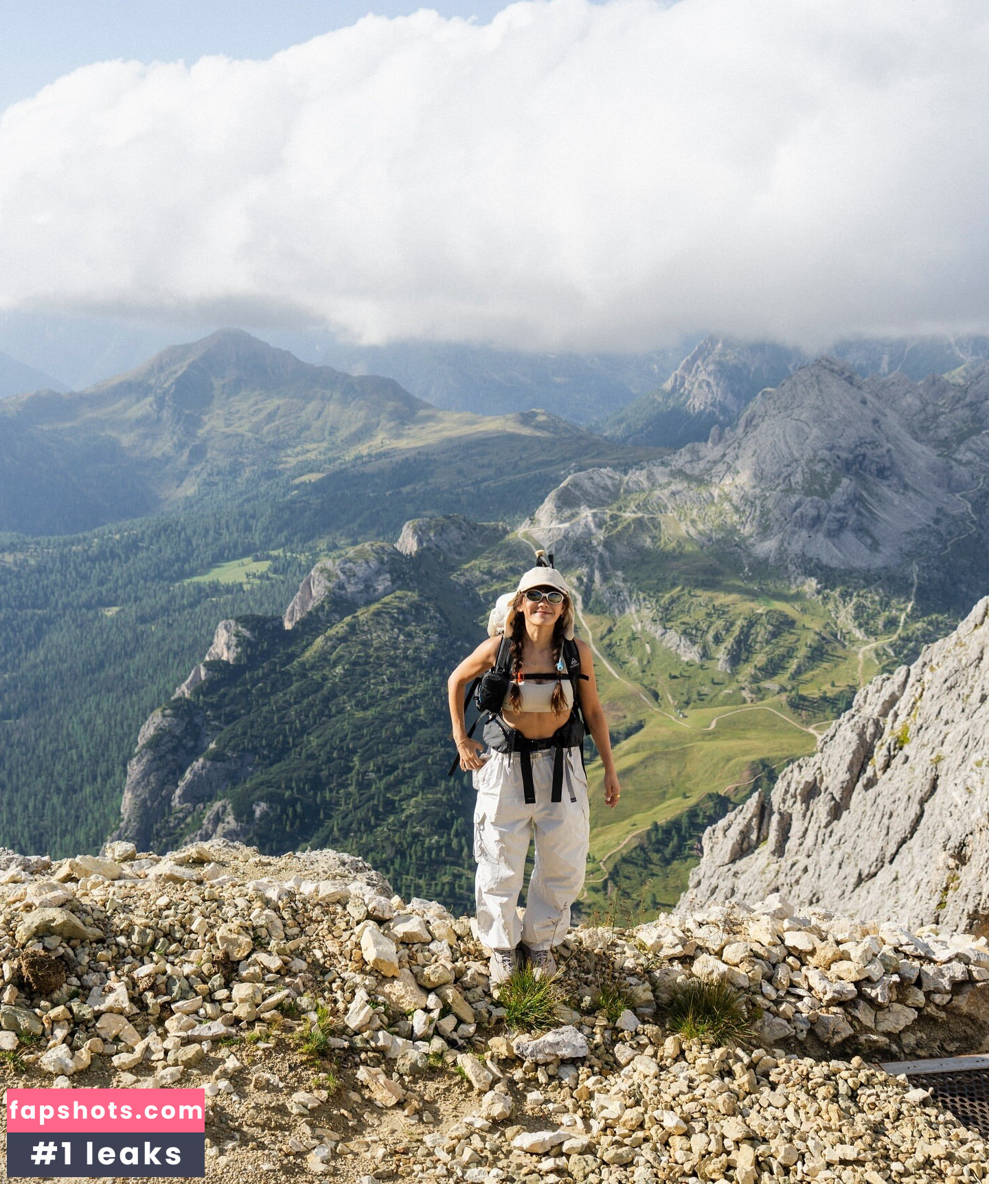 Karen Fukuhara gallery photo #117