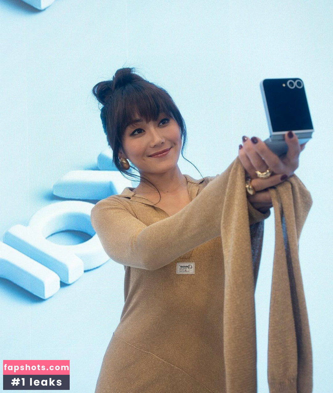 Karen Fukuhara gallery photo #134