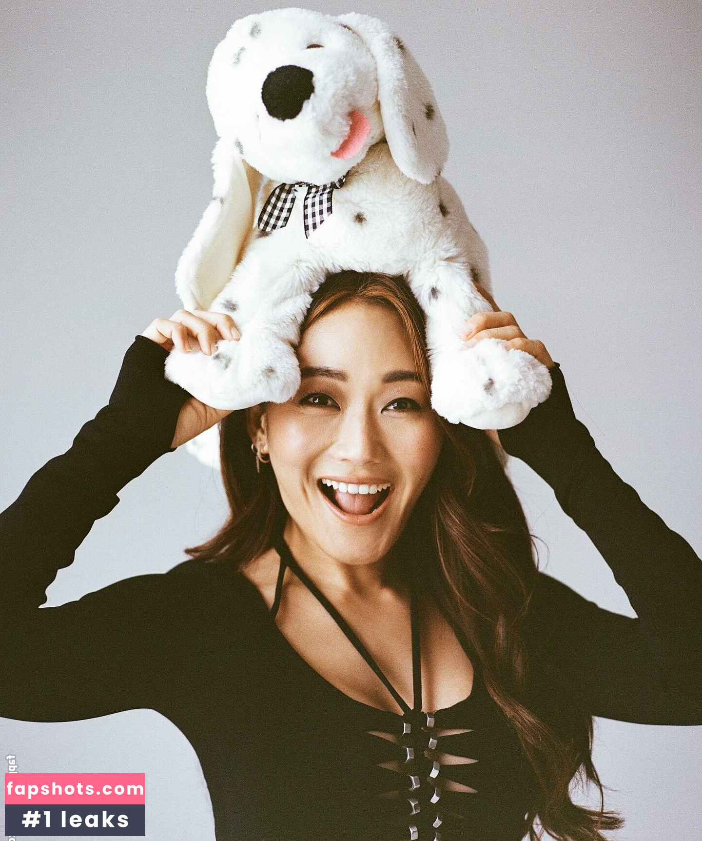 Karen Fukuhara gallery photo #156