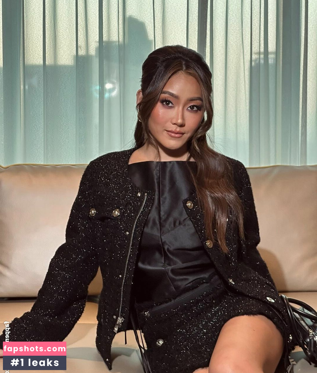 Karen Fukuhara gallery photo #157