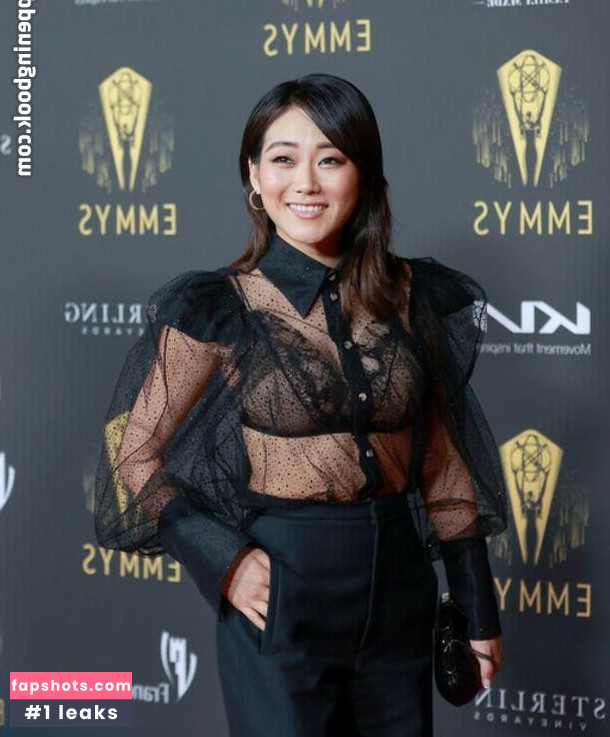 Karen Fukuhara gallery photo #189