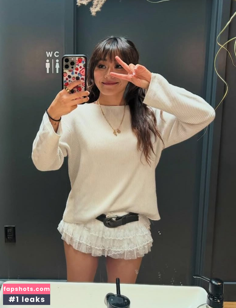 Karen Fukuhara gallery photo #20