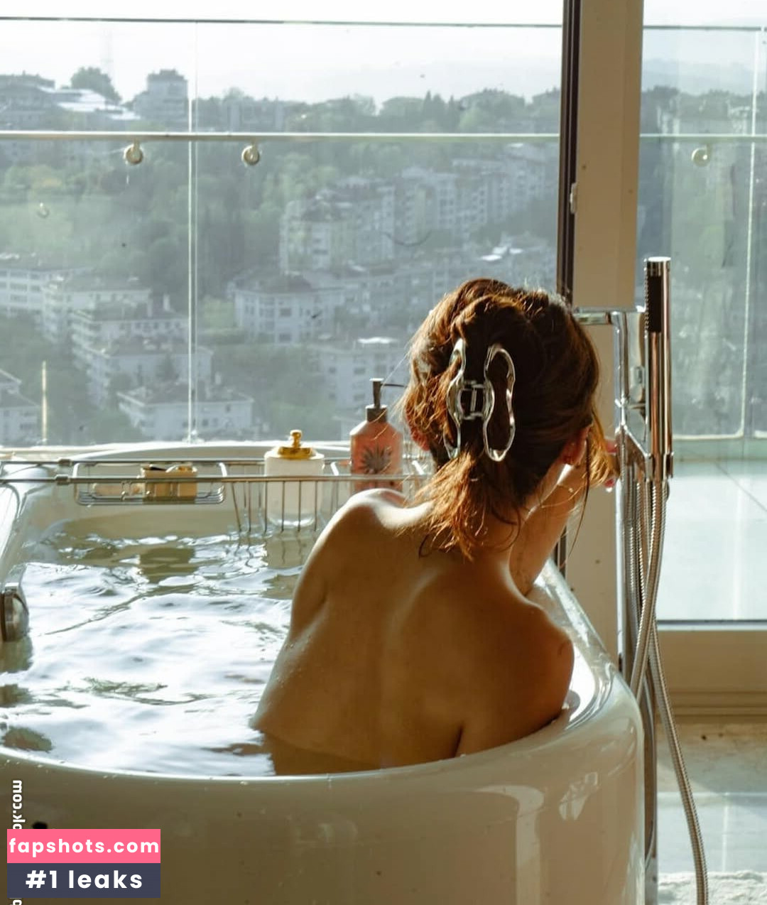 Karen Fukuhara gallery photo #31