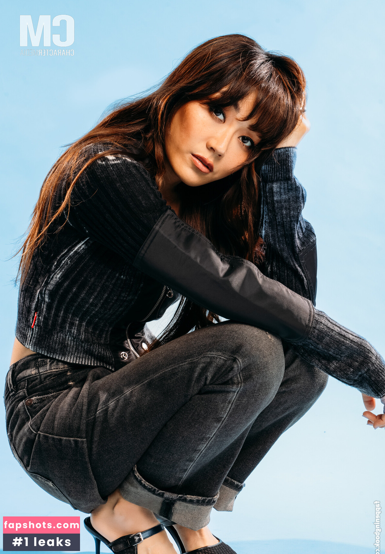 Karen Fukuhara gallery photo #37