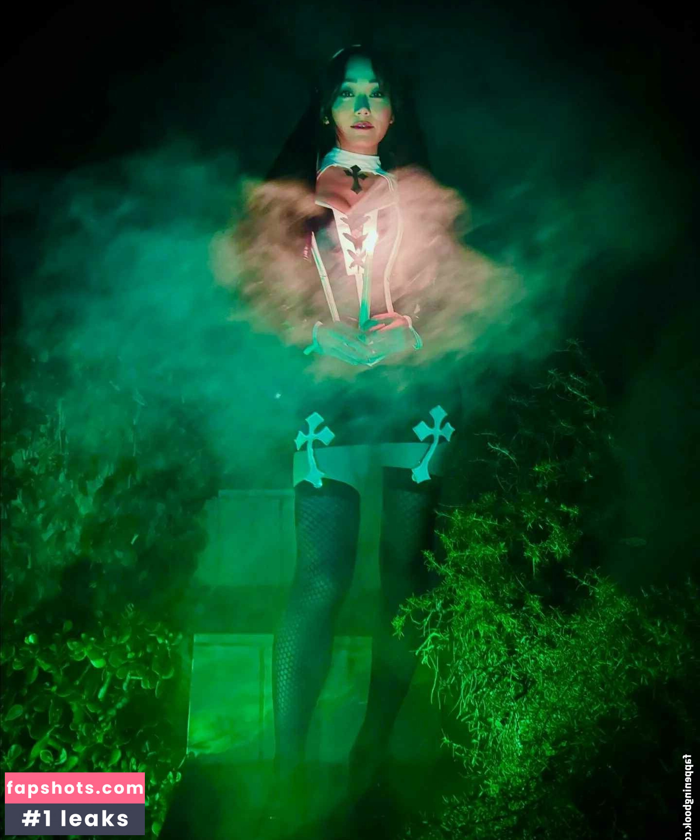 Karen Fukuhara gallery photo #87