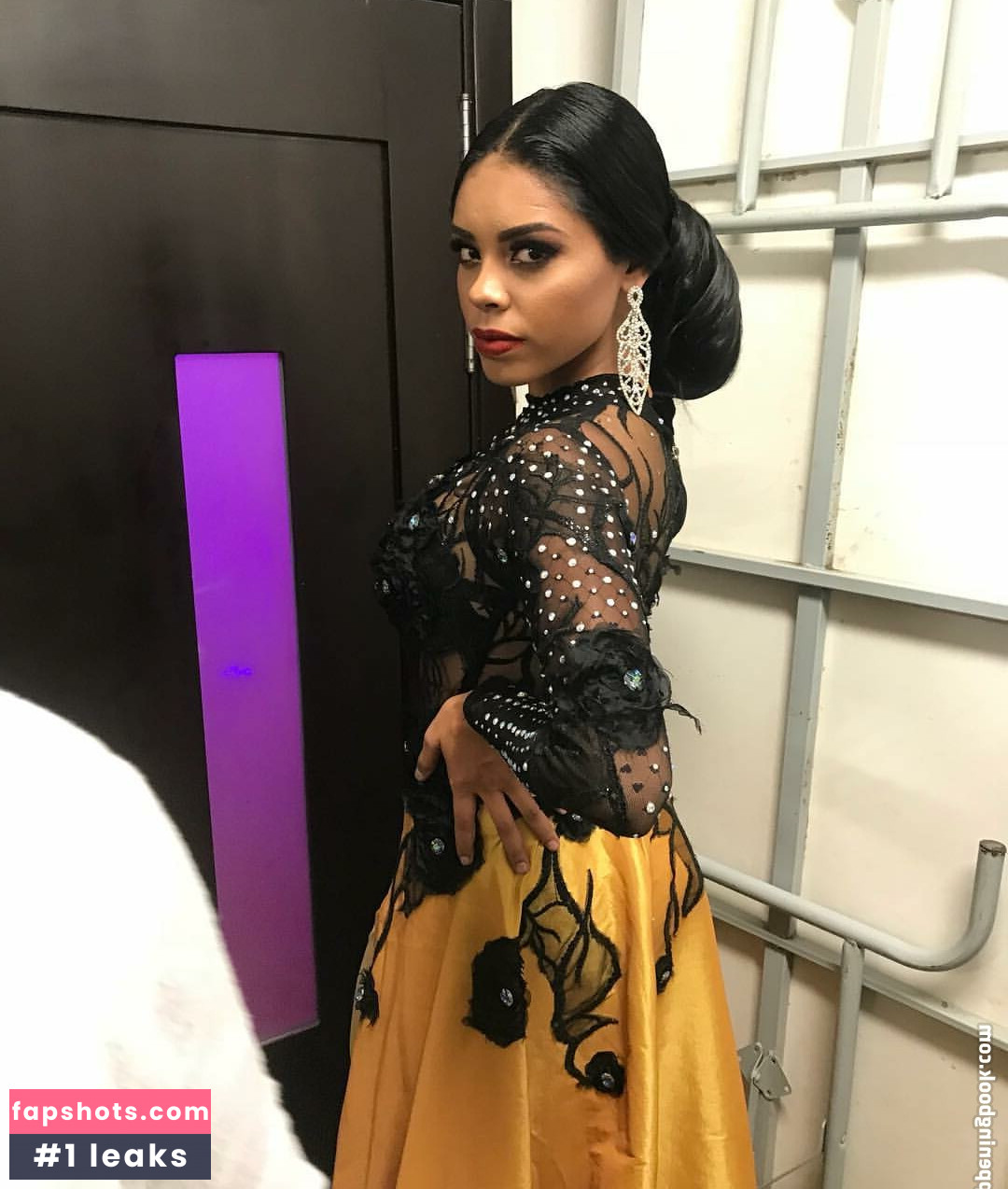 Karen Garcia nude babe gallery