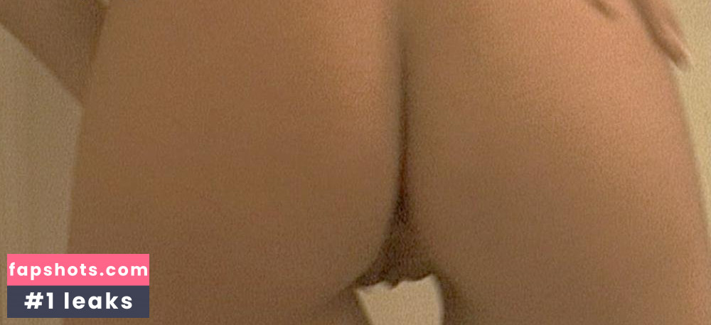 Karen Lancaume gallery photo #15