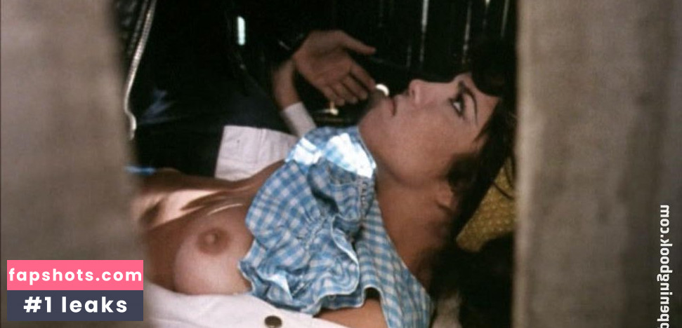 Karen Russell gallery photo #25