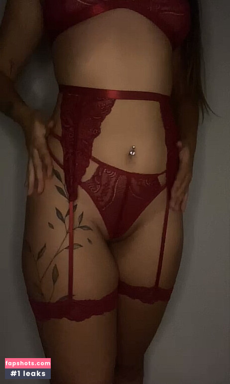 Karen Sara gallery photo #3