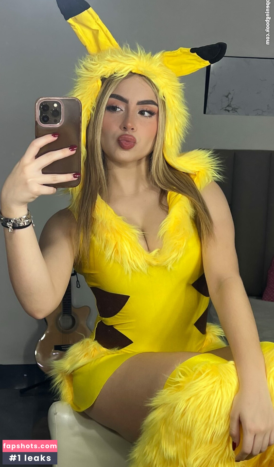 Karen Torres gallery photo #9