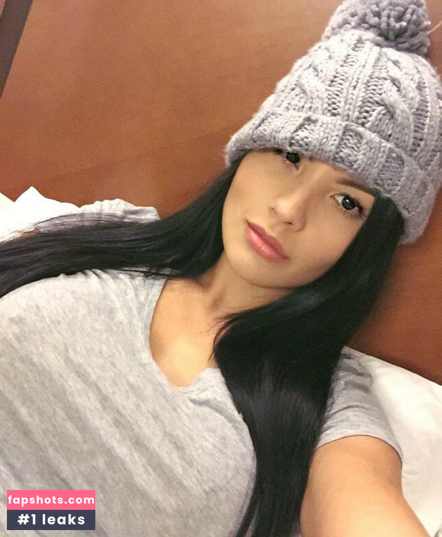 Karen Vi gallery photo #19