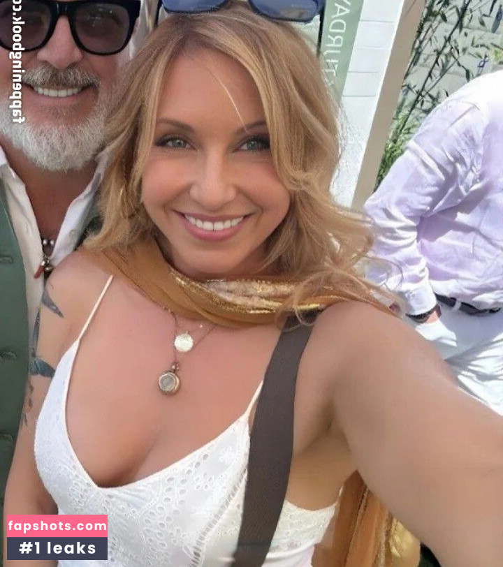 Kari Byron gallery photo #5