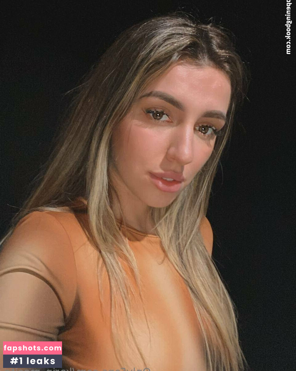 Karin Masito gallery photo #5