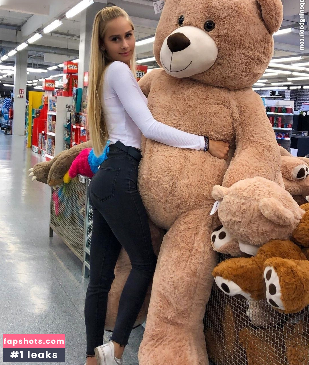 Karina Alexandrowna gallery photo #22