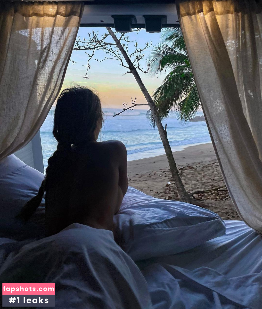 Karina Elle gallery photo #23