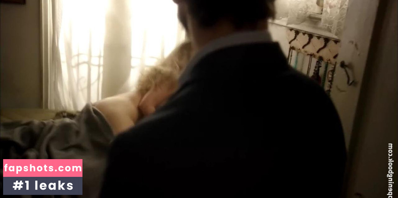 Karina Junker gallery photo #5