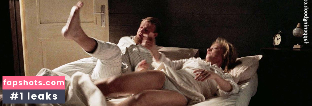 Karina Smulders gallery photo #11