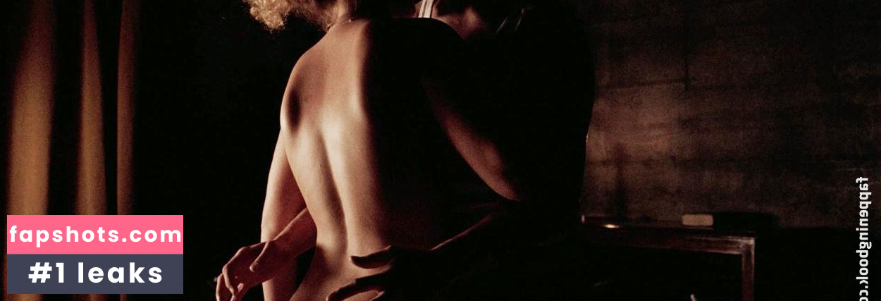 Karina Smulders gallery photo #10