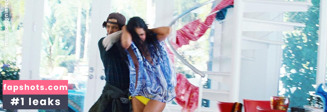 Karishma Ahluwalia gallery photo #10