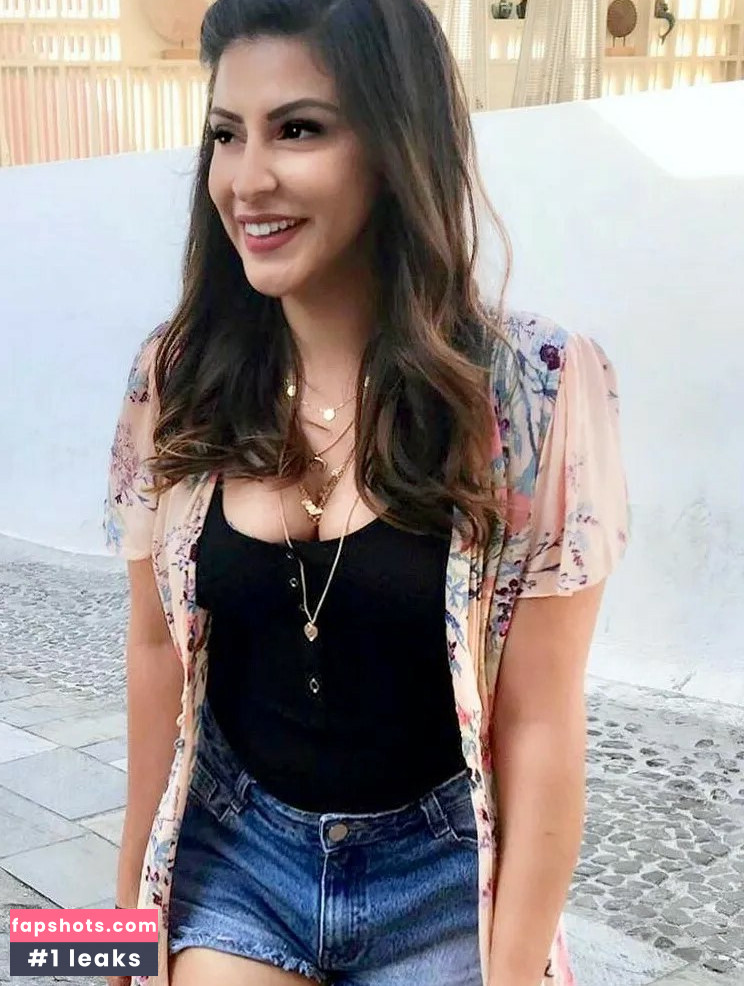 Karishma Kotak gallery photo #8