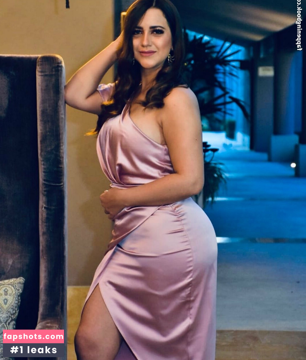 Karla Espinoza gallery photo #4