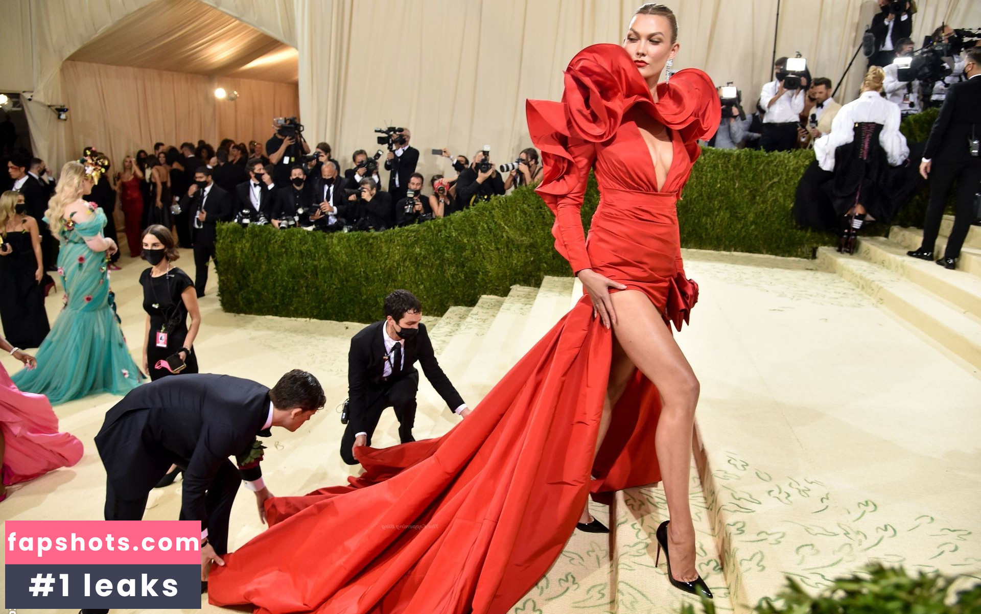 Karlie Kloss gallery photo #129