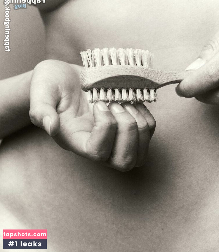 Karlijn Kusters gallery photo #2