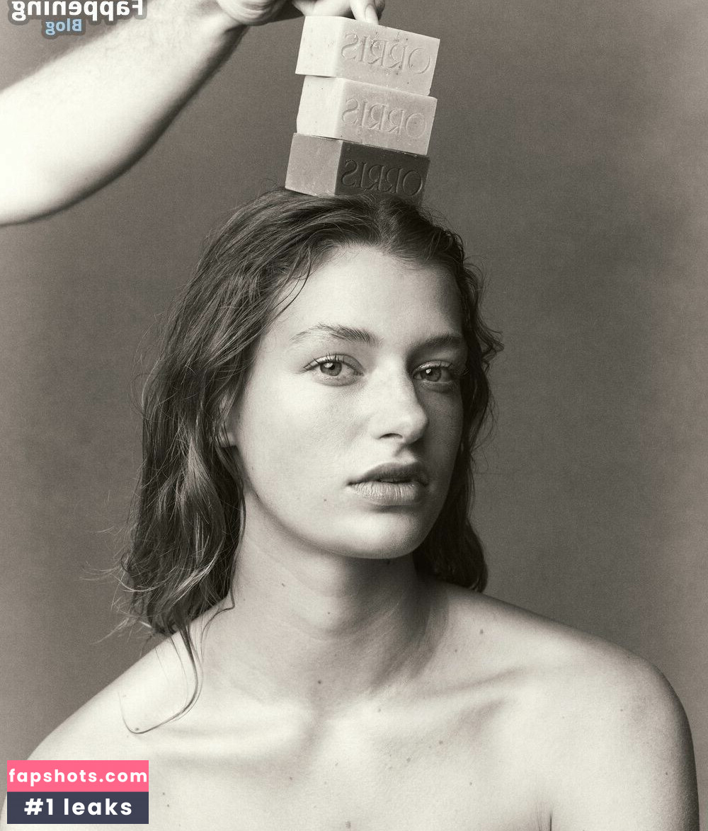 Karlijn Kusters gallery photo #12