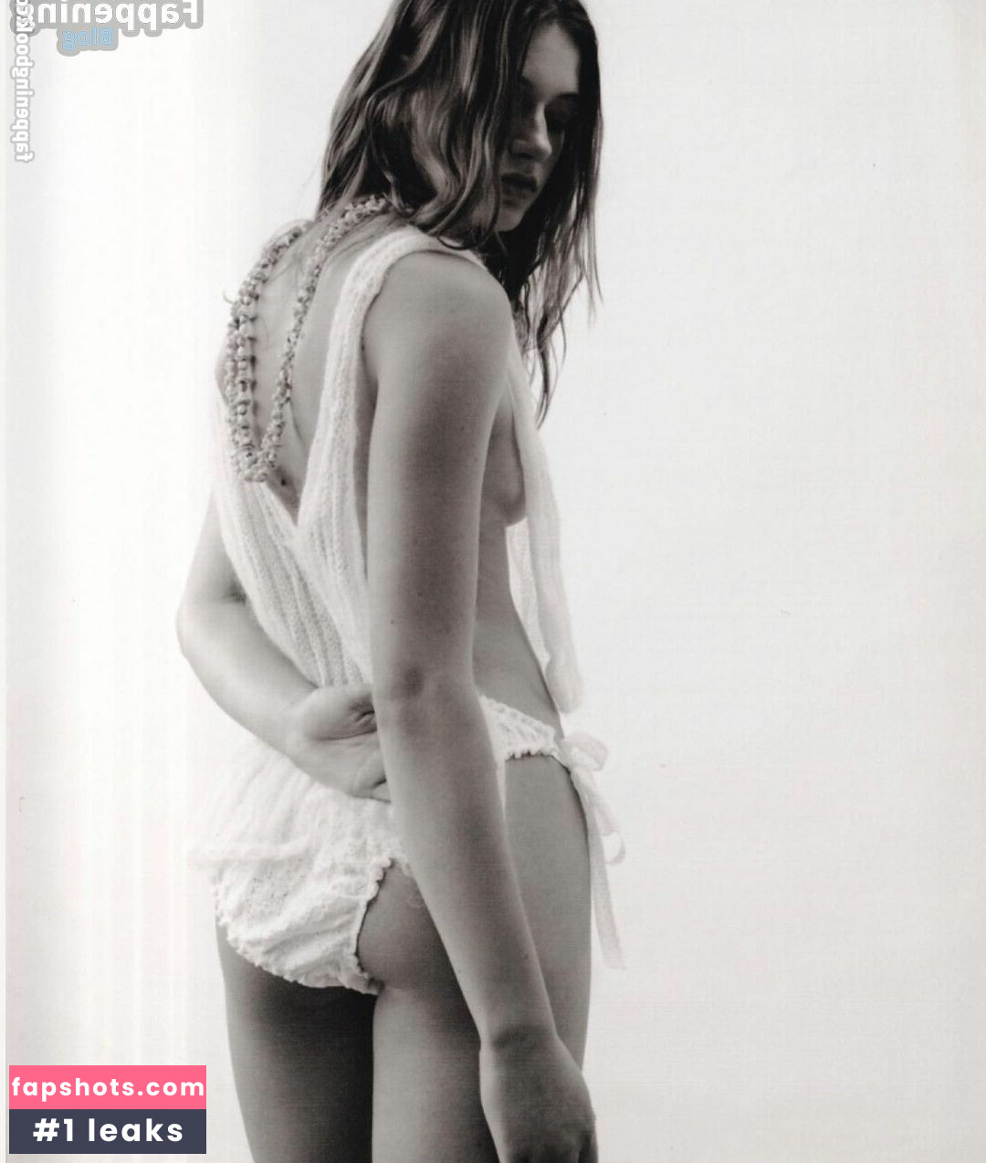 Karlijn Kusters gallery photo #20