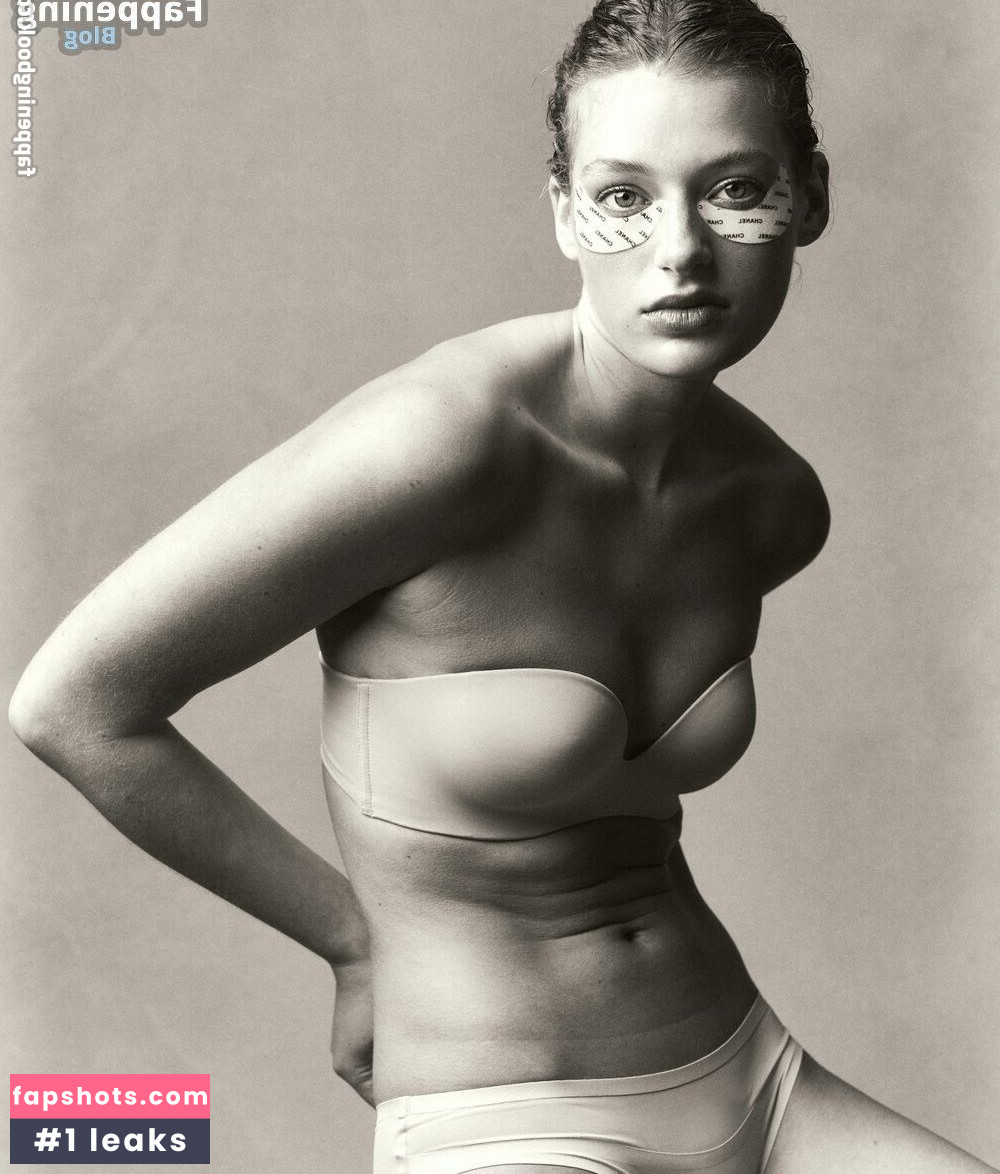 Karlijn Kusters gallery photo #5