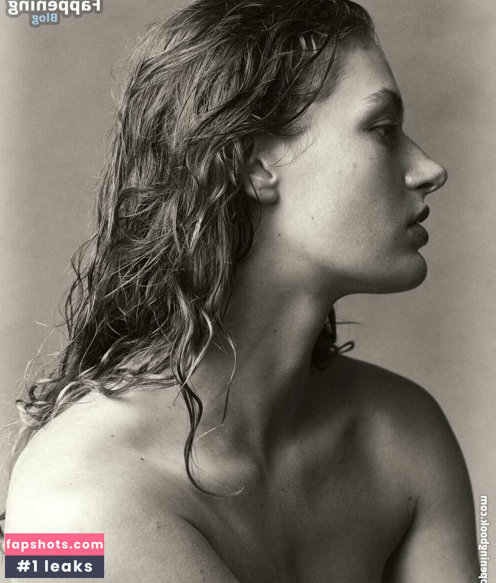 Karlijn Kusters gallery photo #9